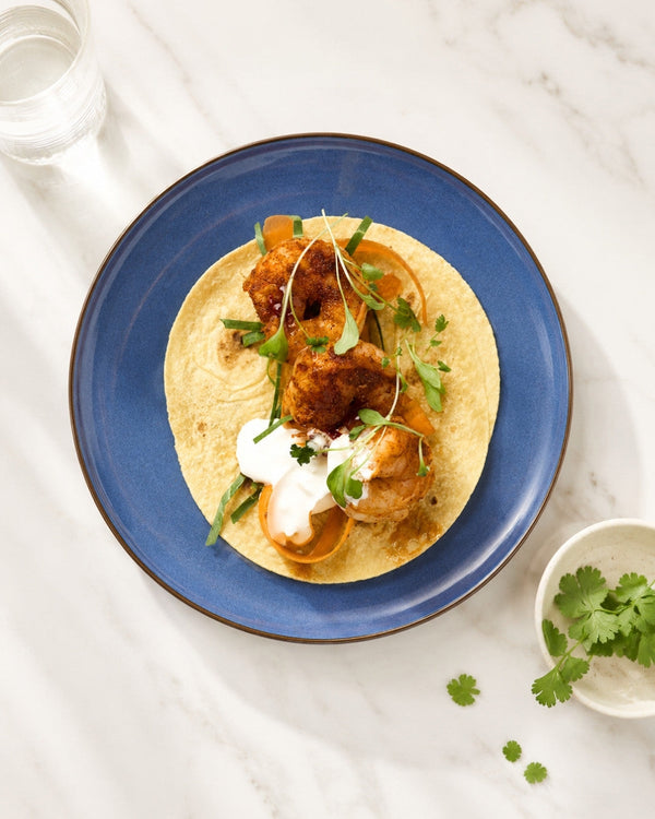 Rejetacos i airfryer med krydrede rejer og coleslaw