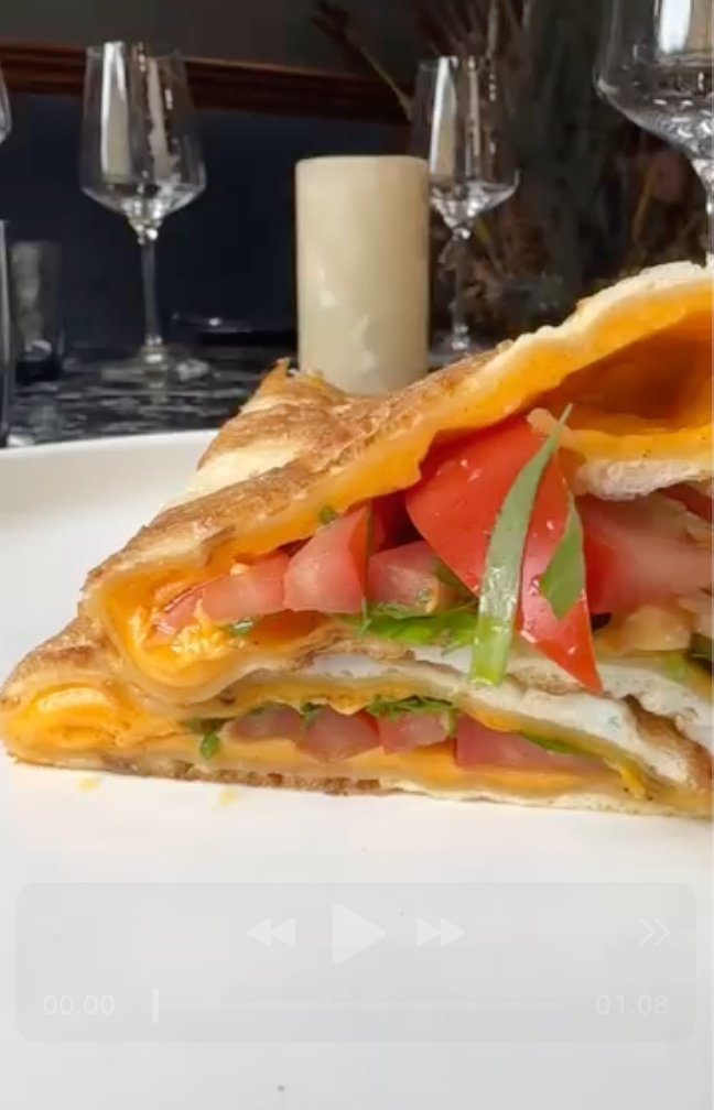 Æggewrap med tomat og ost