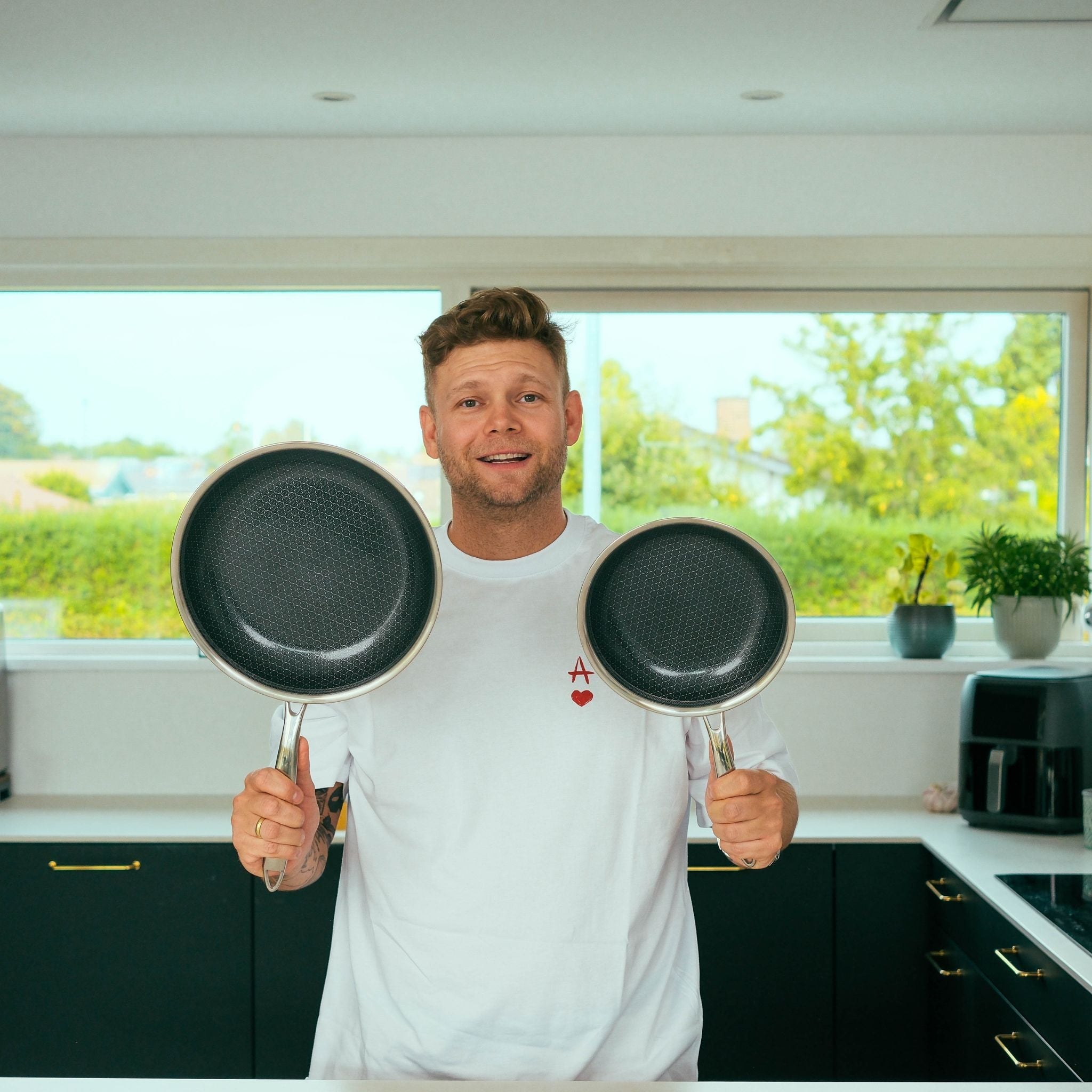 Sådan vedligeholder du dine hybrid gryder og pander – så de holder i mange år