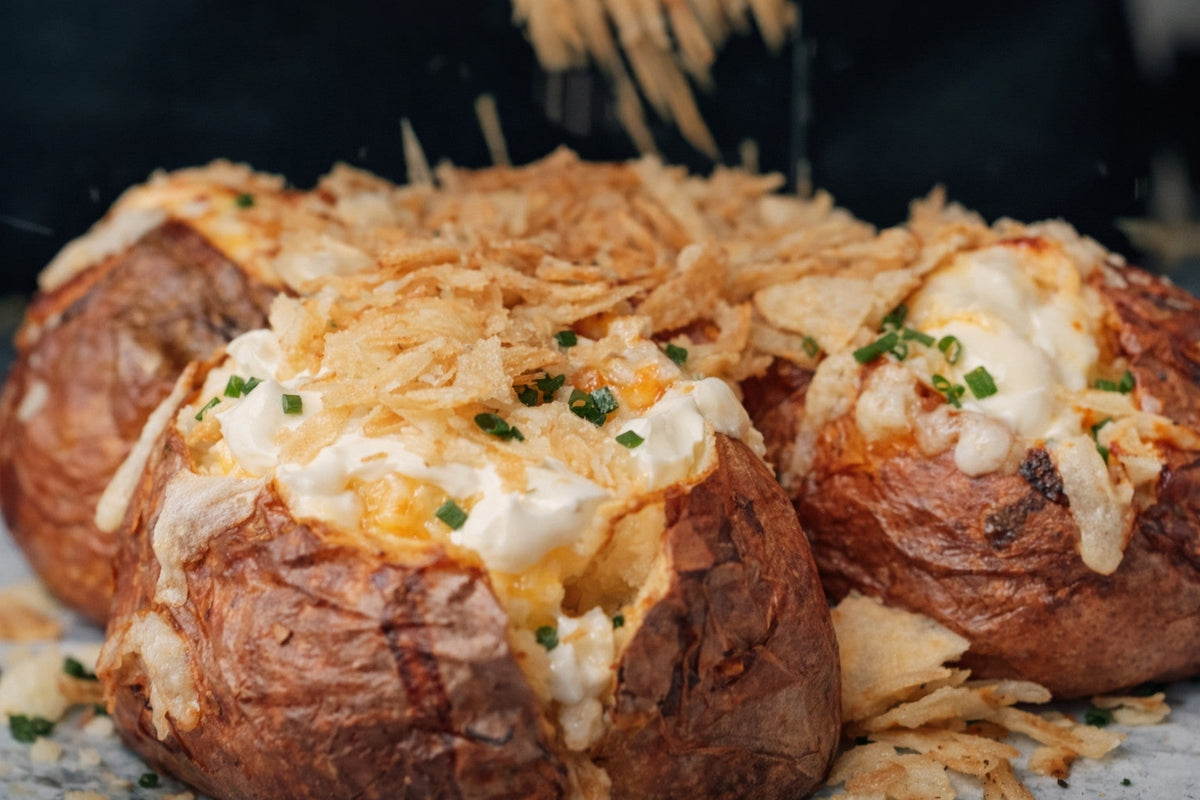 Fyldte bagekartofler i airfryer med ost og creme fraiche