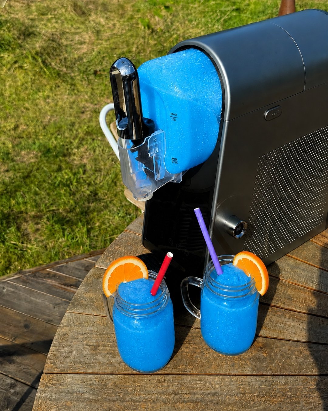 Blue Curaçao Slush Ice – med hyldeblomst og Sprite