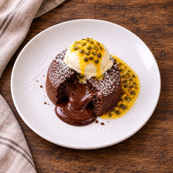 Chokolade fondant med flydende midte og vaniljeis – nem opskrift