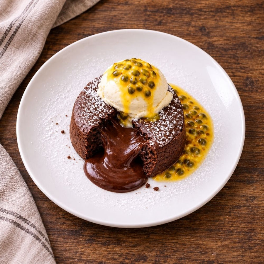 Chokolade fondant med flydende midte og vaniljeis – nem opskrift