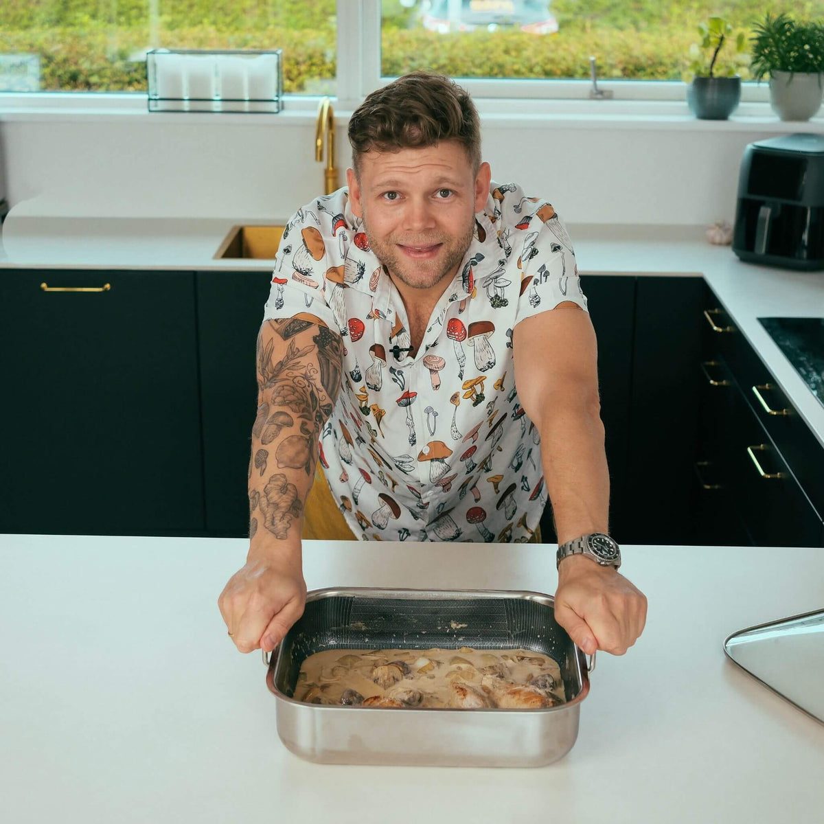 Crispy smashburger på stegeplade (med karamelliserede løg & cheddar)