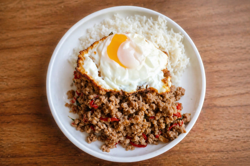 Pad Krapow – thailandsk street food med spejlæg