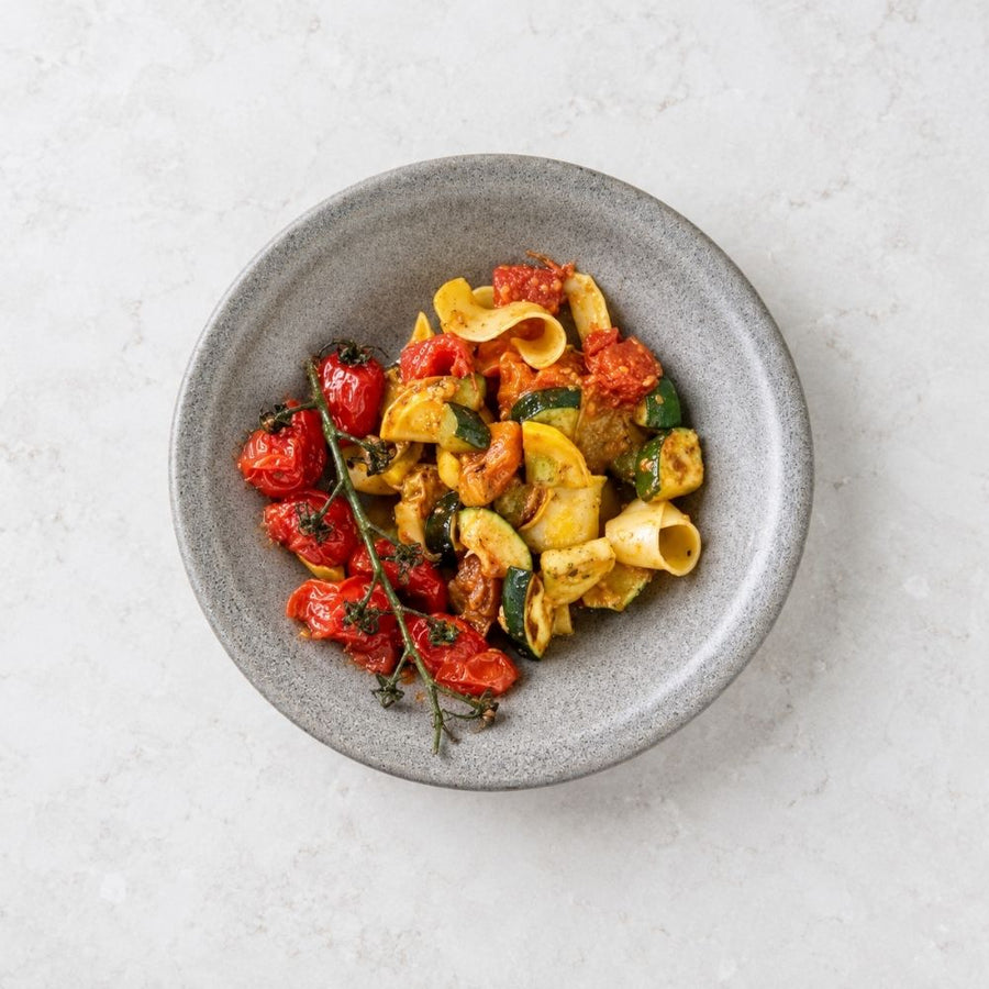 Pasta med stegte courgetter, hvidløg og rosmarin