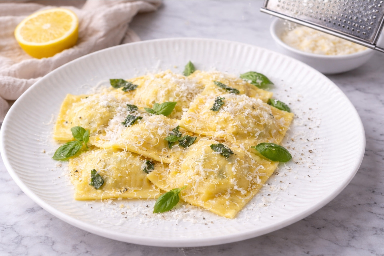 Ravioli med ricotta, urter og citronsmørsauce – nem opskrift ...