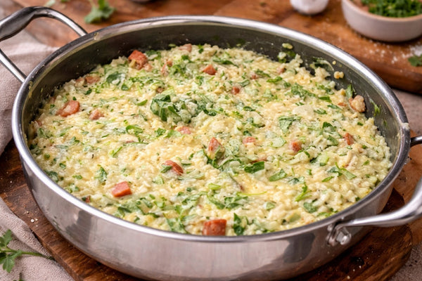 Grøn risotto med chorizo og friske urter – cremet og fyldt med smag