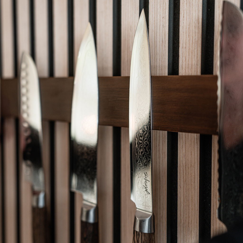 Komplet Damaskus Knivsæt (5 dele) + Gratis Magnetisk Holder