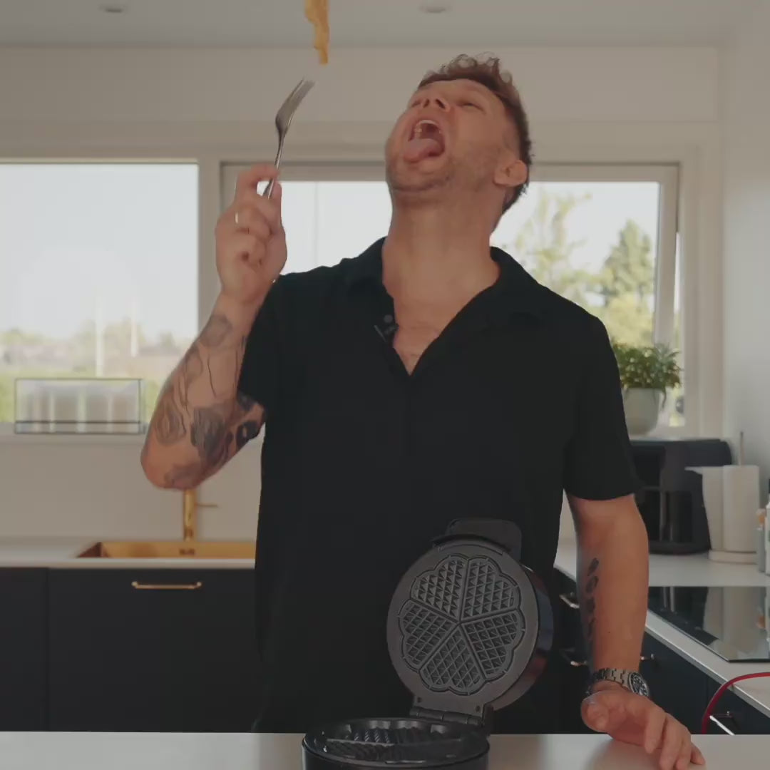 Indlæs video: Dessert Sættet – 12-i-1 Ismaskine &amp; Vaffeljern