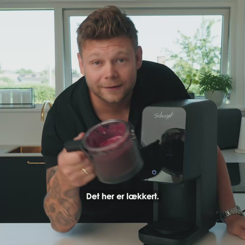 Indlæs video: 12-i-1 Ismaskine - 600W