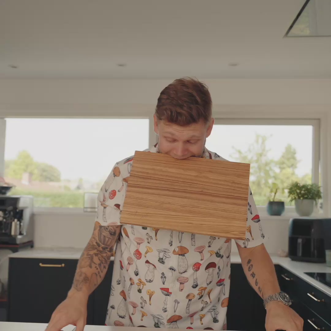 Indlæs video: Sæt Med 3 Knive + Skærebræt i Zebratræ